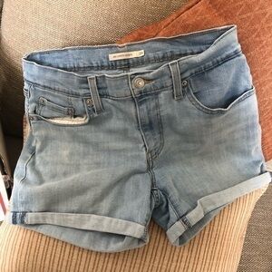 Levi’s Mid Length Shorts Size 29